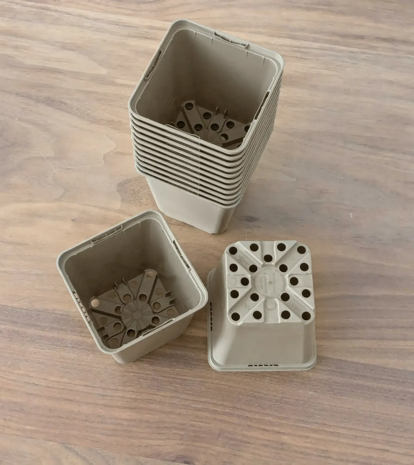 Fyrkantskruka 9 cm, gråbeige, 10-pack