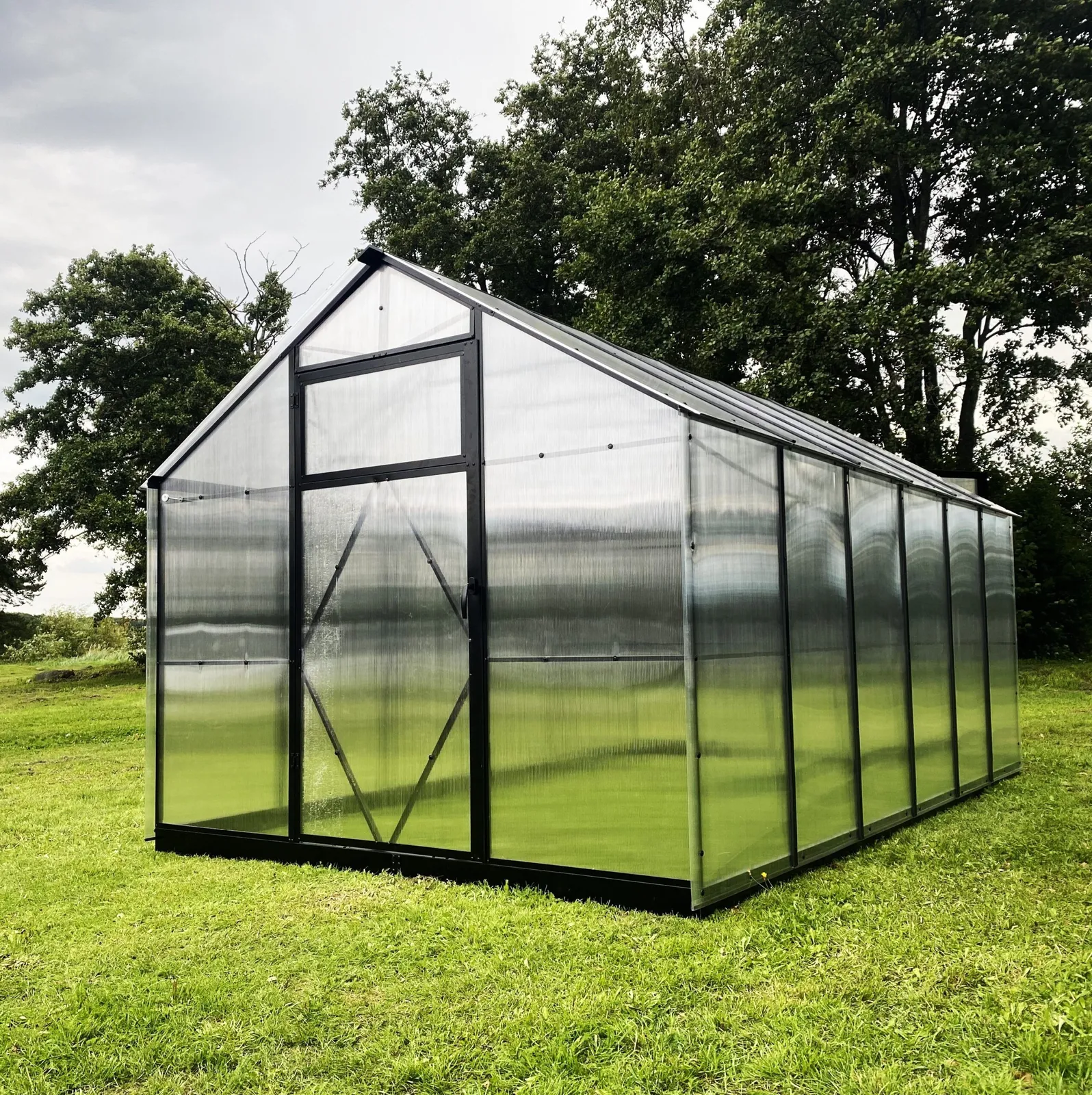 EcoSlider Lux 2,5 10,25 m² snett framifrån, gaveldörr och takfönster synliga