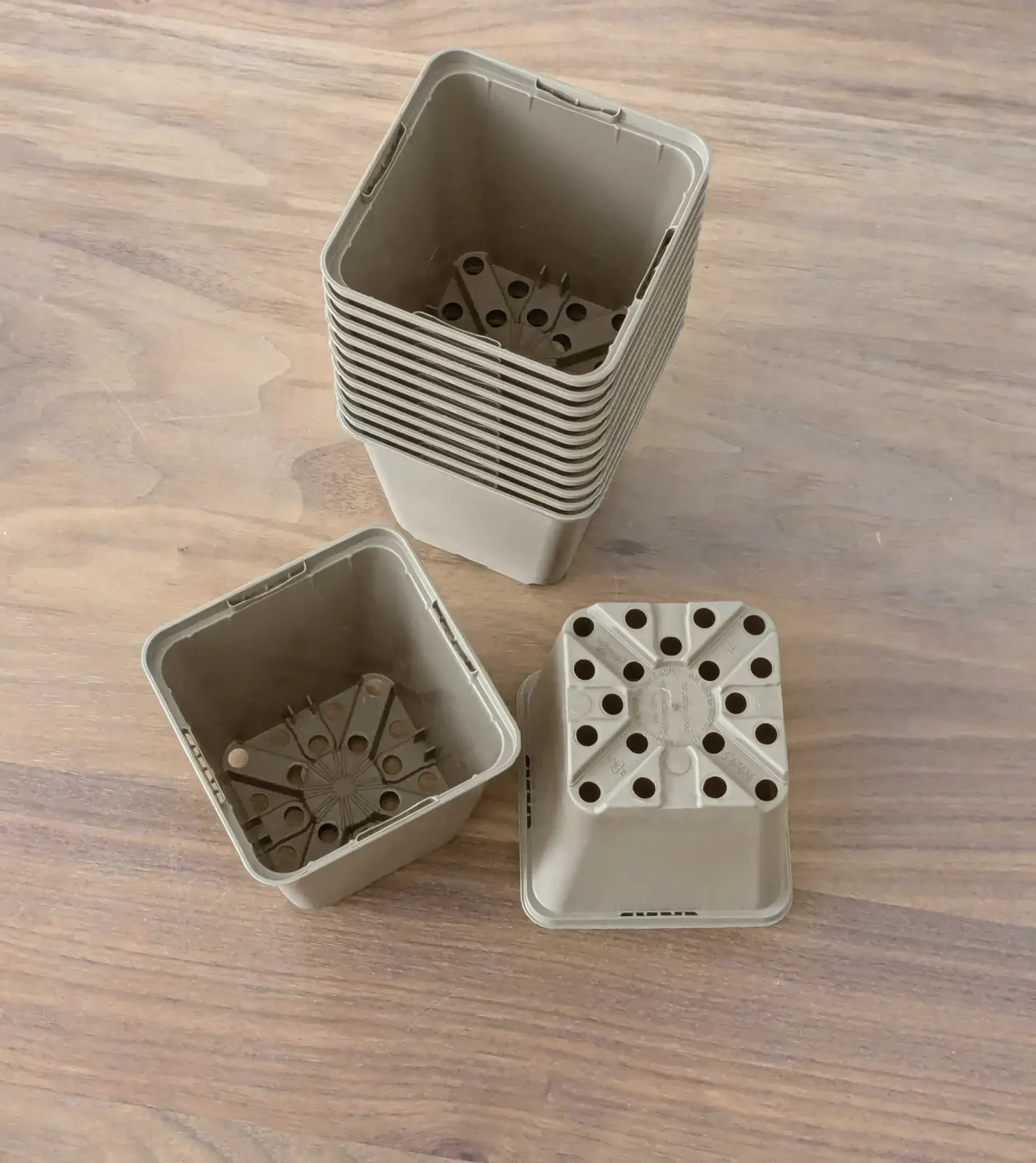 Fyrkantskruka 9 cm, gråbeige, 10-pack