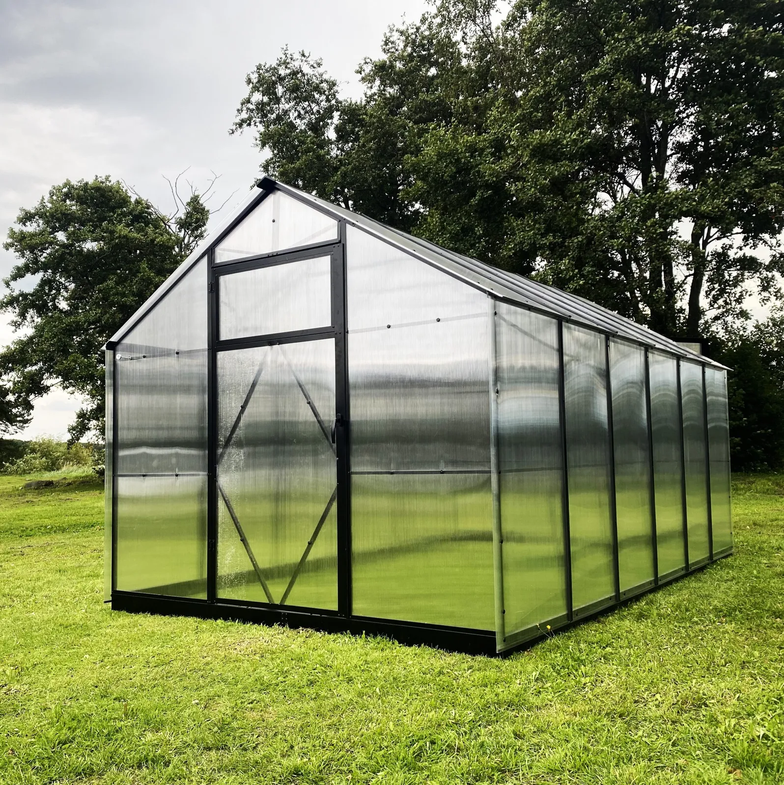 EcoSlider Lux 2,5 10,25 m² snett framifrån, gaveldörr och takfönster synliga
