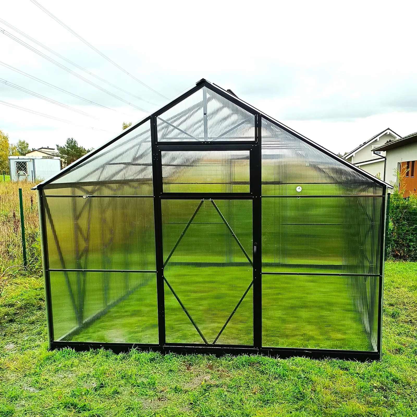EcoSlider Lux 3,0 33,3 m² från sidan, växthus i svart pulverlackerat stål